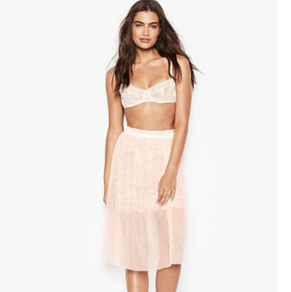 Victoria's Secret Tulle & Floral lace skirt - NWT